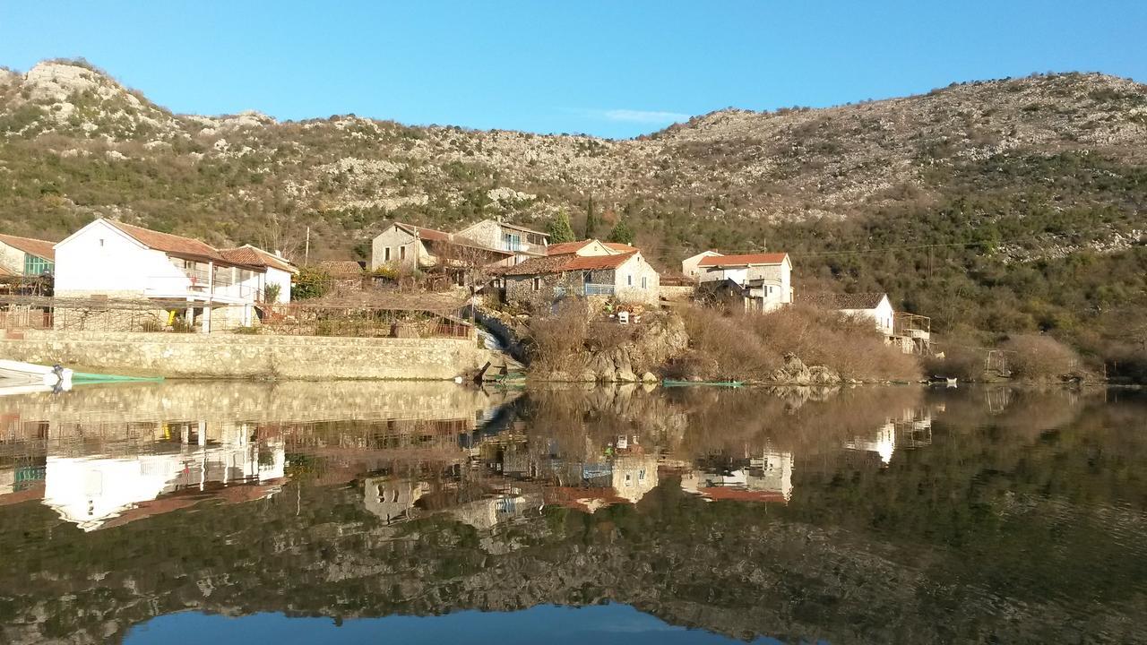 فيلا Lake House Puro Dodosi المظهر الخارجي الصورة